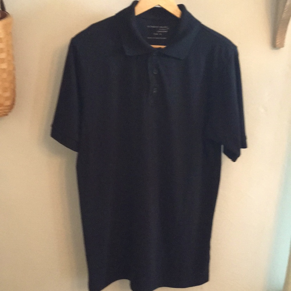 EUC Men’s pique knit polo.